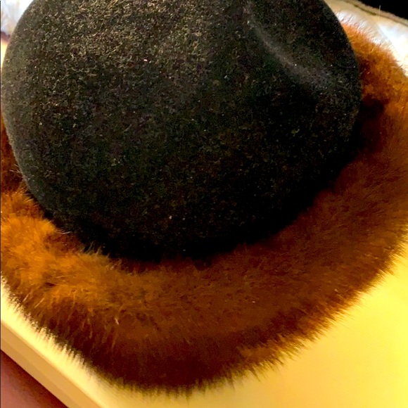 Mink - Picture 3 of 7